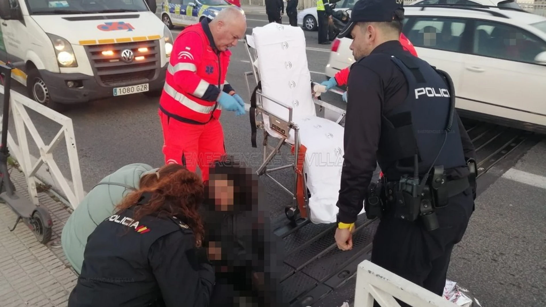 Sevilla.- Sucesos.- Lesionada una mujer de 28 años que circulaba en patinete tras atropellar a una viandante