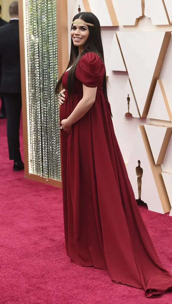 America Ferrera llegando a la alfombra roja de los Premios Oscar 2020.