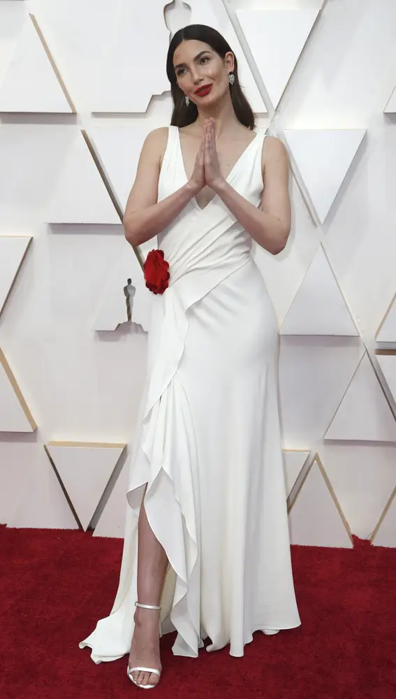 Lily Aldridge a su llegada a la alfombra roja de los Oscar 2020.