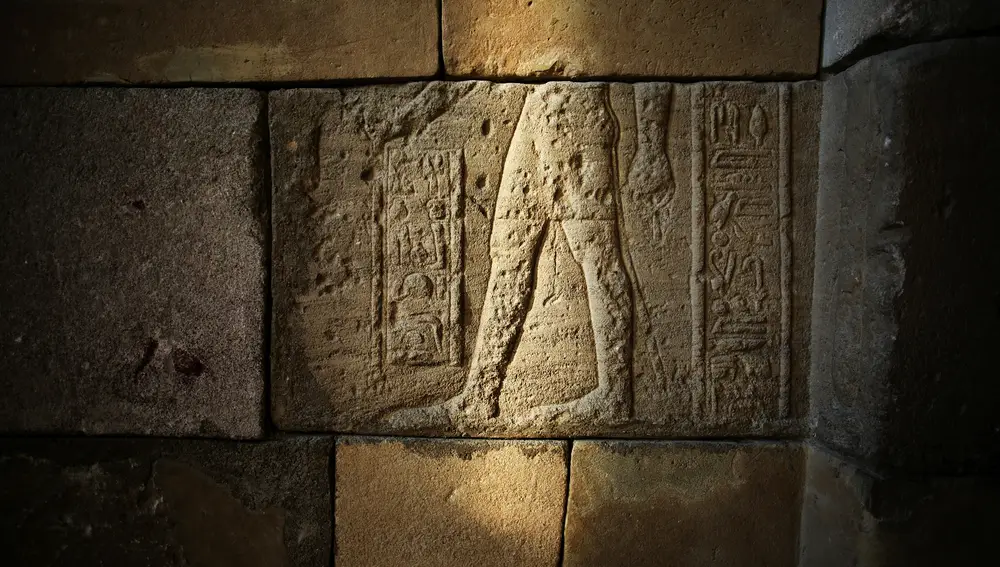 Uno de los grafitos que adornan las paredes de este templo egipcio