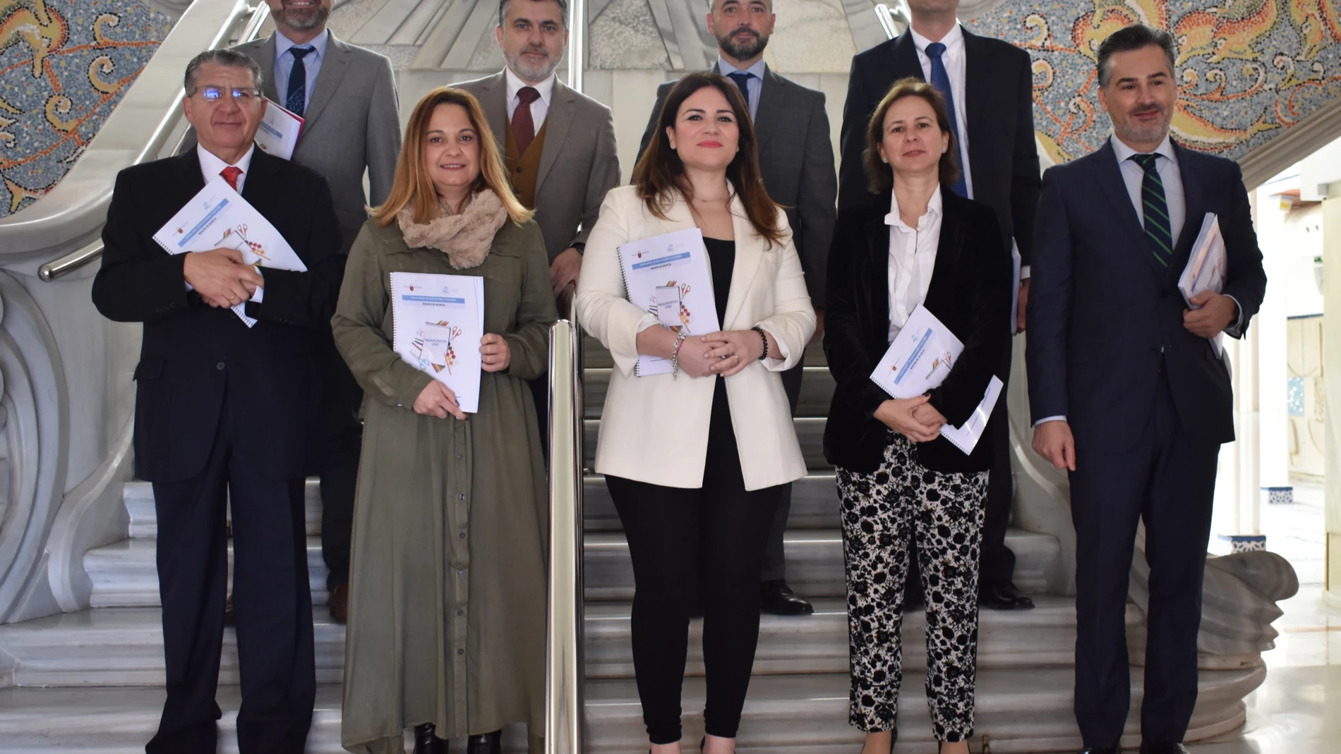 La consejera de Educación y Cultura, Esperanza Moreno, junto a su equipo, en la Asamblea Regional donde presentó el proyecto de presupuestos de su departamento para 2020.