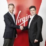 Josh Bayliss, consejero delegado del Grupo Virgin, y José Miguel García, su homólogo del Grupo Euskaltel