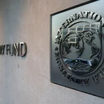 Logo en la sede central del FMI en Washington
