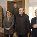 Piluca Gil, directora de la Fundación VIII Centenario de la Catedral de Burgos 2021, el presidente de la Fundación VIII Centenario de la Catedral de Burgos 2021, y arzobispo de Burgos, Fidel Herraez (C), y el comisario de la exposición, Juan Álvarez Quevedo (D) en la inauguración de la exposición 'Sementera de esperanza. La Iglesia en Burgos en el VIII Centenario de su Catedral'