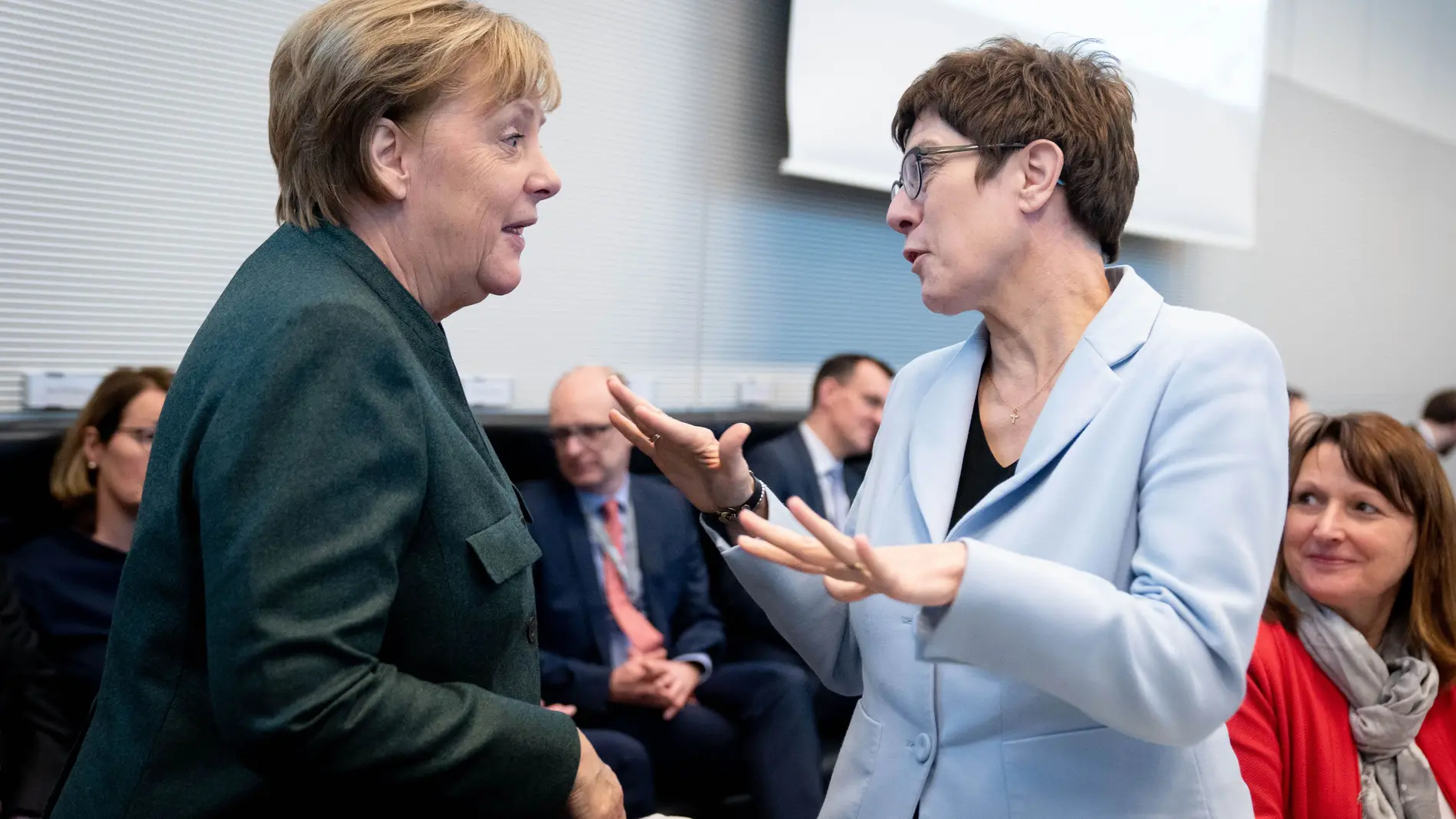 Alemania.- El SPD avisa de que romperá la gran coalición si Merkel se va