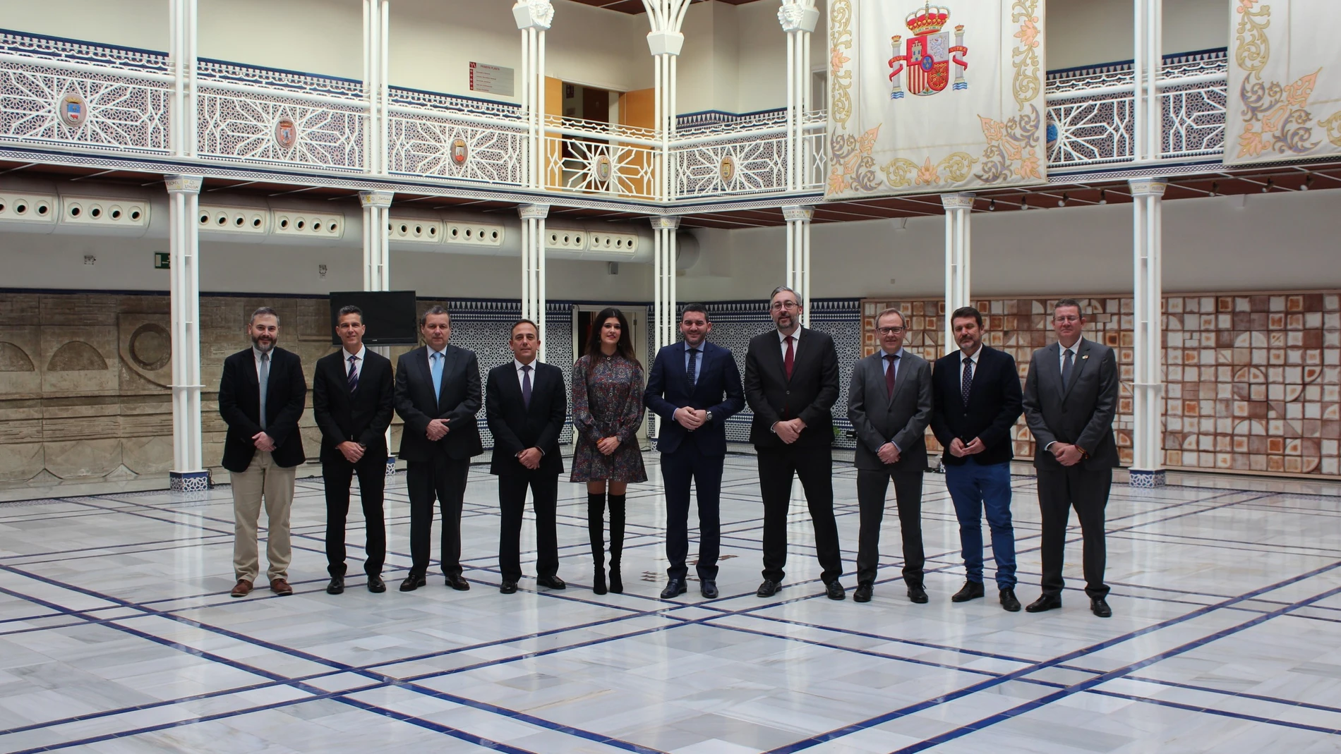 El consejero Antonio Luengo con los técnicos de la Consejería de Agua, Agricultura, Ganadería, Pesca y Medio Ambiente