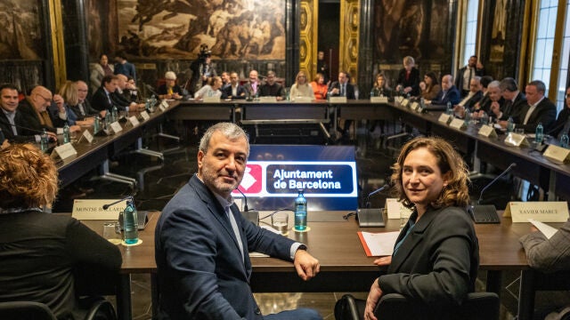 La alcaldesa de Barcelona, Ada Colau y el primer teniente de alcalde de Barcelona, Jaume Collboni, durante la con agentes económicos tras la cancelación del Mobile World Congress, en Barcelona (Catalunya / España), a 14 de febrero de 2020.14 FEBRERO 2020;MWC;COLAU.Pau Venteo / Europa Press14/02/2020