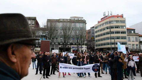 Manifestantes anti eutanasia en Portugal