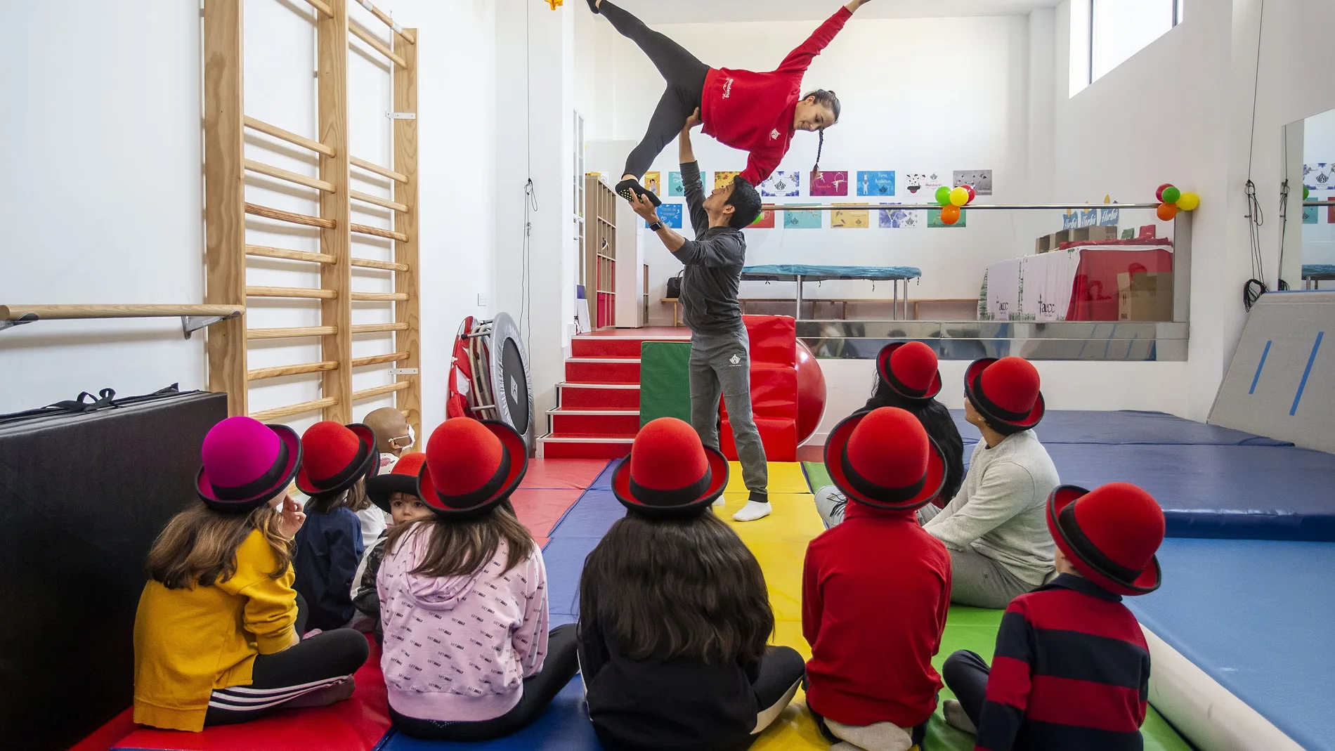 Esta iniciativa solidaria consiste en aportar 2 euros por cada adopción que se realice de los siguientes neonatos: espumantis, sigolishius o ñeoñitos.