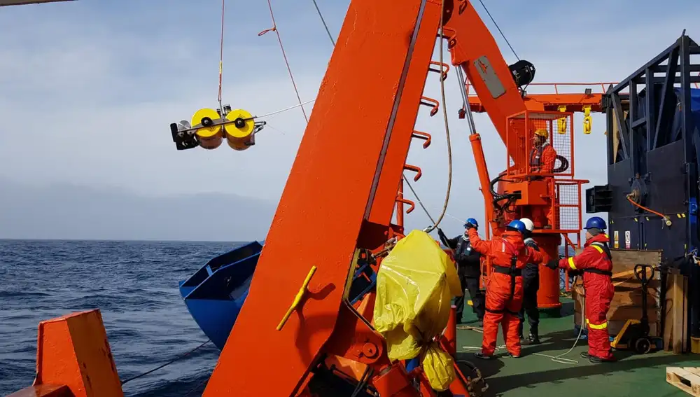 tareas de recuperación de los “OBS”, Ocean Botton Sismometer: Sismómetros de fondo del océano
