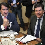 Los consejeros de Economía y Hacienda, Carlos Fernández Carriedo y de Medio Ambiente, Juan Carlos Suárez Quiñones, asisten a la Conferencia Sectorial de Medio Ambiente.