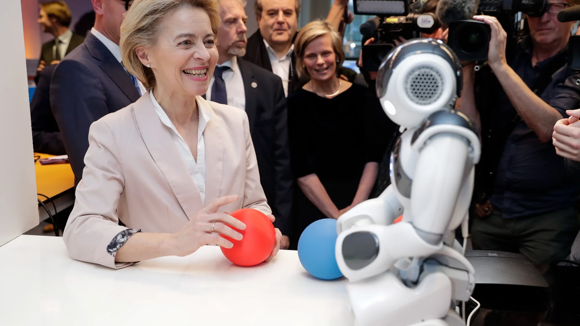 Ursula von der Leyen visita Centro Xperience de IA en Bélgica