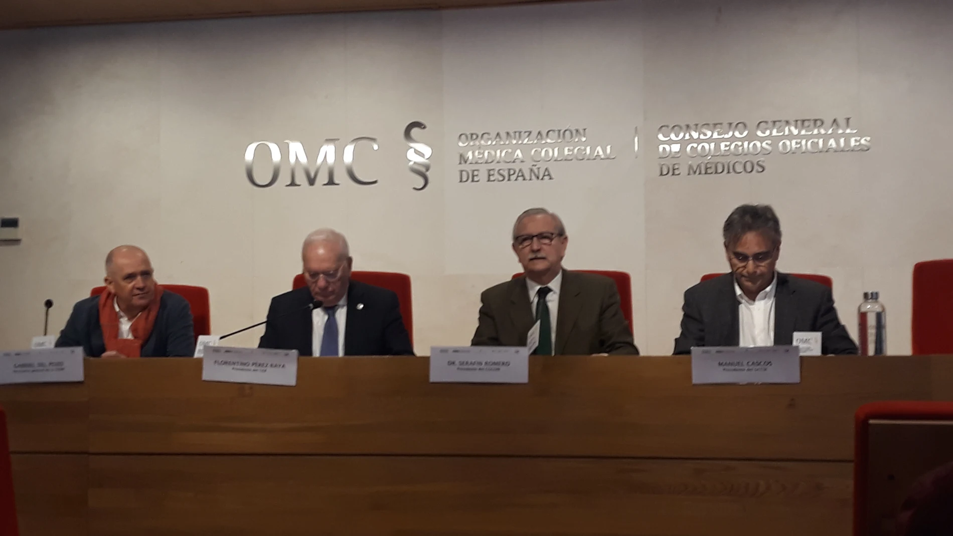 Médicos y enfermeros urgen reunirse con Illa y avisan de que si no atiende sus demandas "no descartan nada"