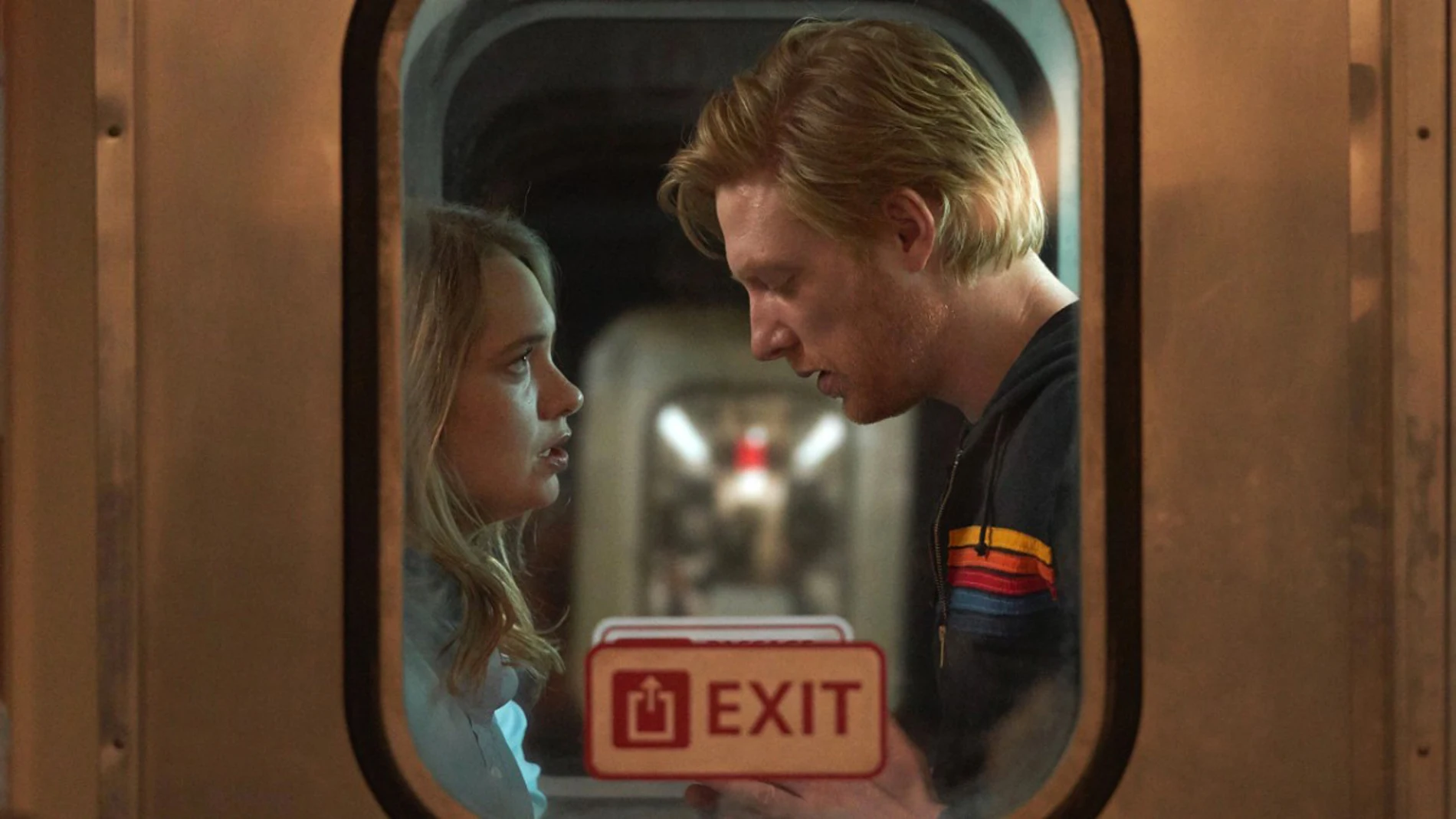 Merritt Wever y Billy Johnson en la serie "RUN" de HBO