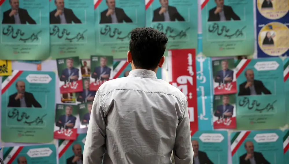 Carteles electorales en Teherán