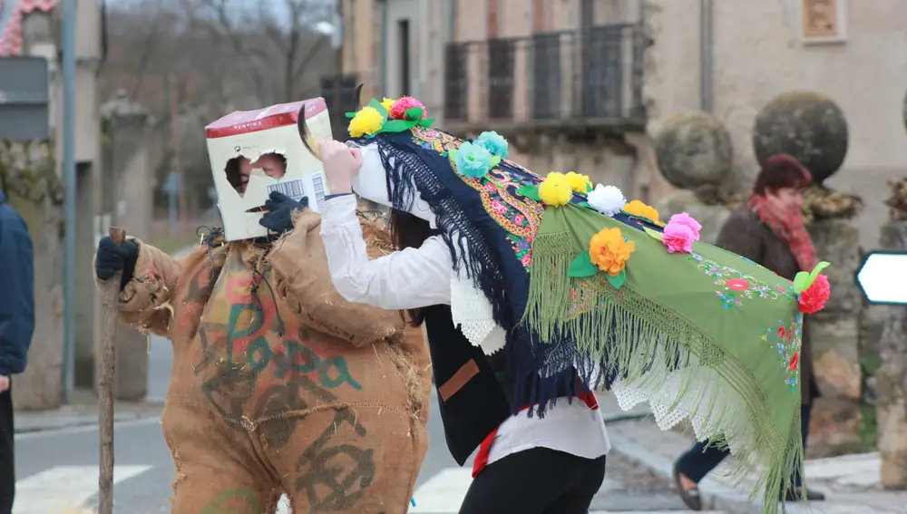 Celebración tradicional del carnaval en el municipio segoviano de Arcones