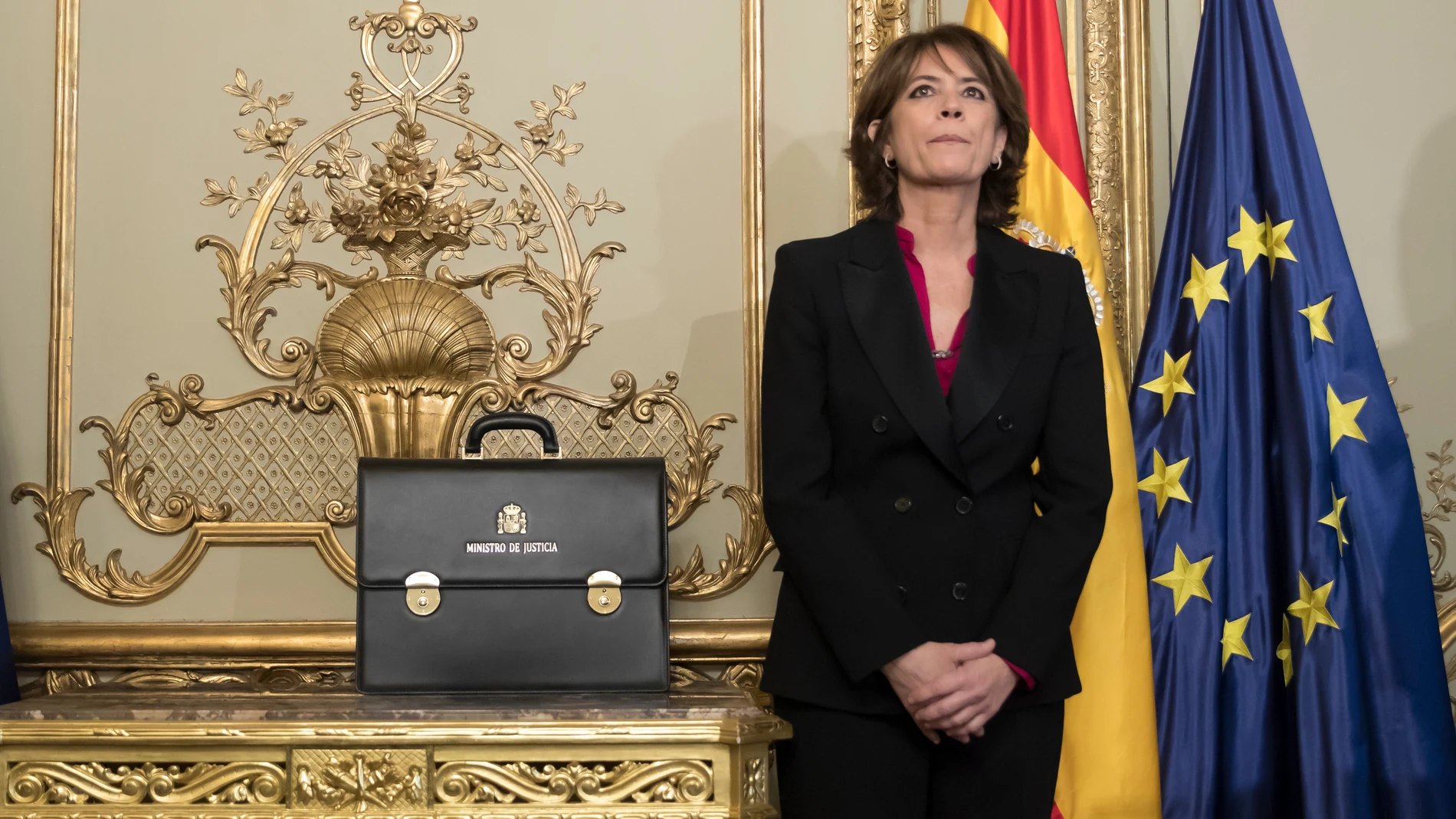 Dolores Delgado entrega la cartera del ministerio de Justicia a su sucesor, Juan Carlos Campo