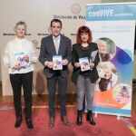 El presidente de la Diputación de Valladolid, Conrado Íscar, presenta el programa "conVIVE con MASCOTAS" junto a Nieves Andrés Ramírez y Adela Cabezas Mayo