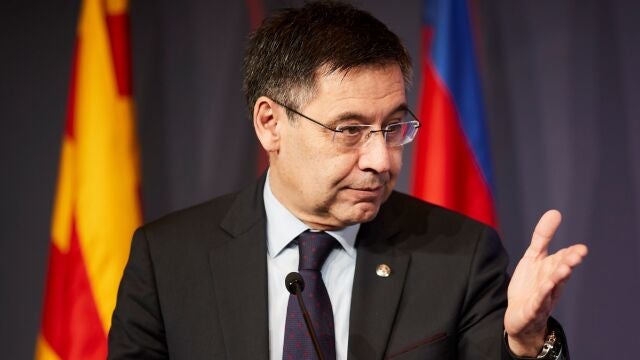 El presidente del FC Barcelona, Josep Maria Bartomeu, durante el acto de entrega de la entrega de la XIV edición del Premio de Periodismo Deportivo Manuel Vázquez Montalbán, que entregan cada año en conjunto la Fundación FC Barcelona y el Colegio de Periodistas de Catalunya, y que en esta edición ha recaido en el exjugador y exentrenador argentino Jorge Valdano