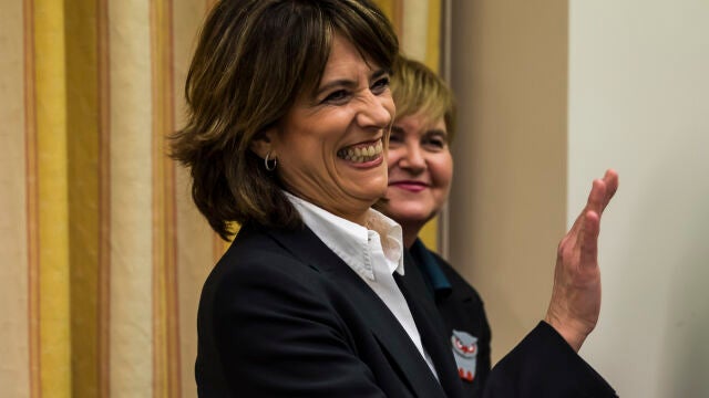 La Fiscalía General, dirigida por Dolores Delgado, guardó ayer silencio sobre si investigará los hechos que han salido a la luz pública relacionados con el cese del coronel De los Cobos