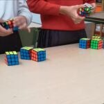 Niños jugando con cubos de RubikCAJAGRANADA FUNDACIÓN21/02/2020