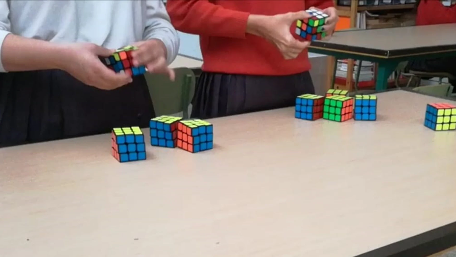 Granada.- El Teatro CajaGranada acoge el primer 'Torneo Escolar de Cubo de Rubik'