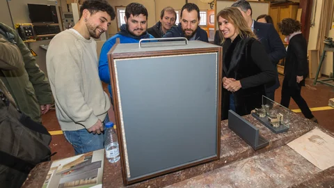 La consejera de Educación, Rocío Lucas, visita las instalaciones de FP del IES Ribera de Castilla.