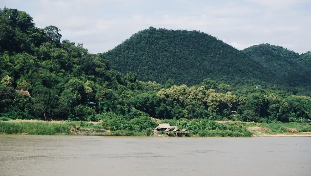 Lau Prabang es un cuadro enmarcado por dos ríos, el Mekong por el oeste y su afluente Nam Khan por el este.