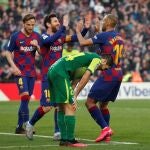 Braithwaite celebra con Messi el gol en el que el nuevo delantero le asistió