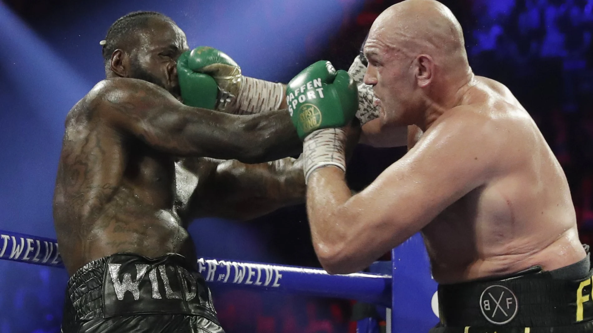 Tyson Fury golpea con dureza a Deontay Wilder y se convierte en nuevo campeón del Consejo Mundial de Boxeo