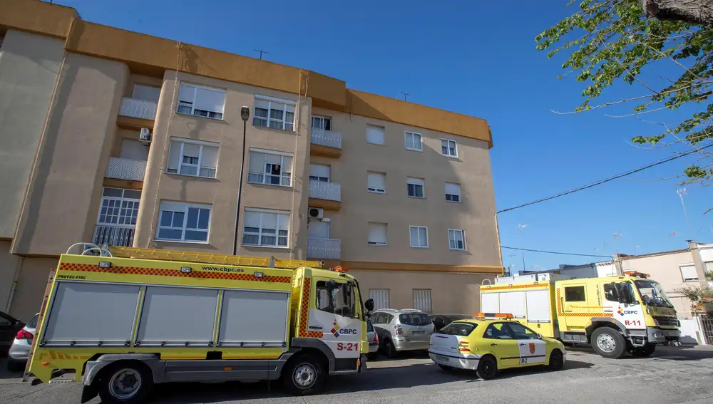 Los bomberos no pudieron hacer nada para salvar a las víctimas. EFE/Román Ríos