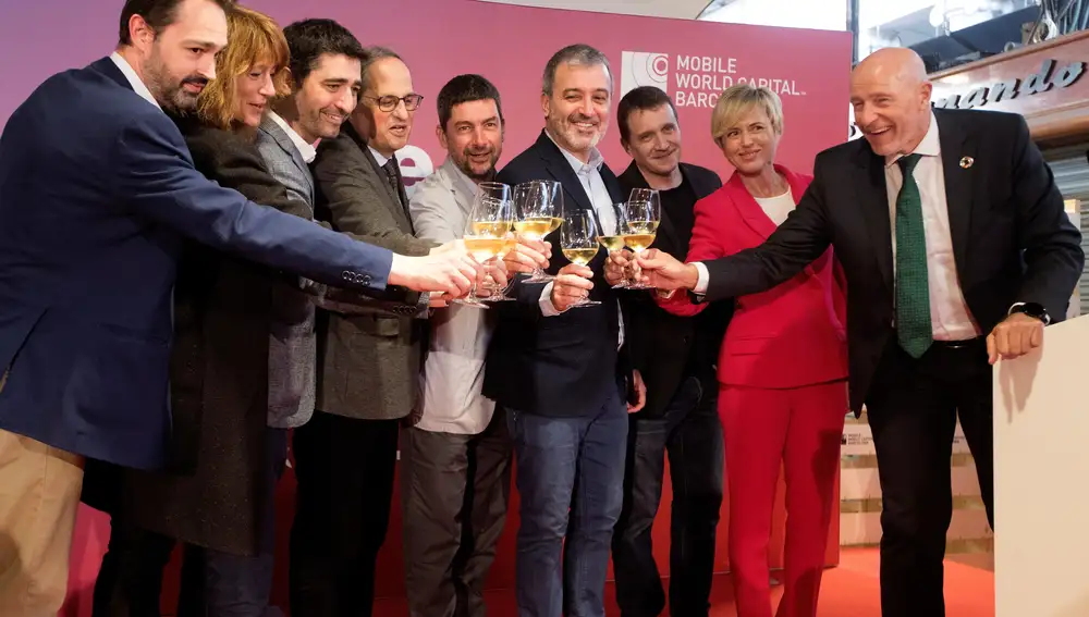 GRAF5344. BARCELONA, 23/02/2020.- El presidente de la Generalitat, Quim Torra (4i), preside la inauguración del Mobile Networking Lunch, que sirve como pistoletazo de salida del Mobile World Congress (MWC) y que se mantiene como acto de arranque de las jornadas de emprendedores Tech Spirit Barcelona. EFE/Marta Pérez