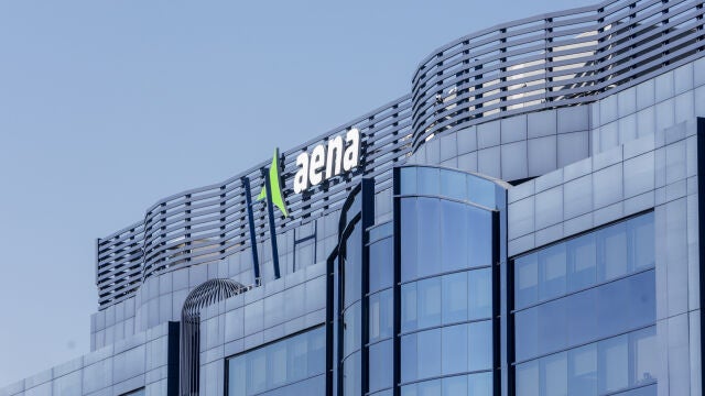 Fachada del edificio de Aena Piovera Azul, sede central de la empresa, en Madrid
