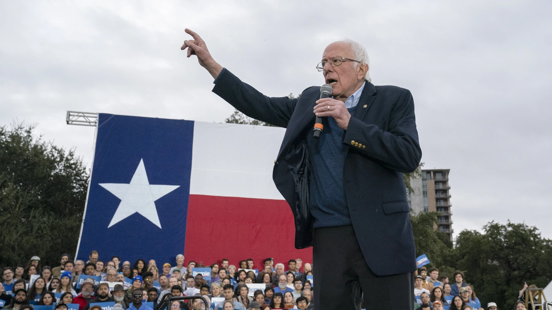 Thousands cheer Bernie Sanders at Texas campaign rally