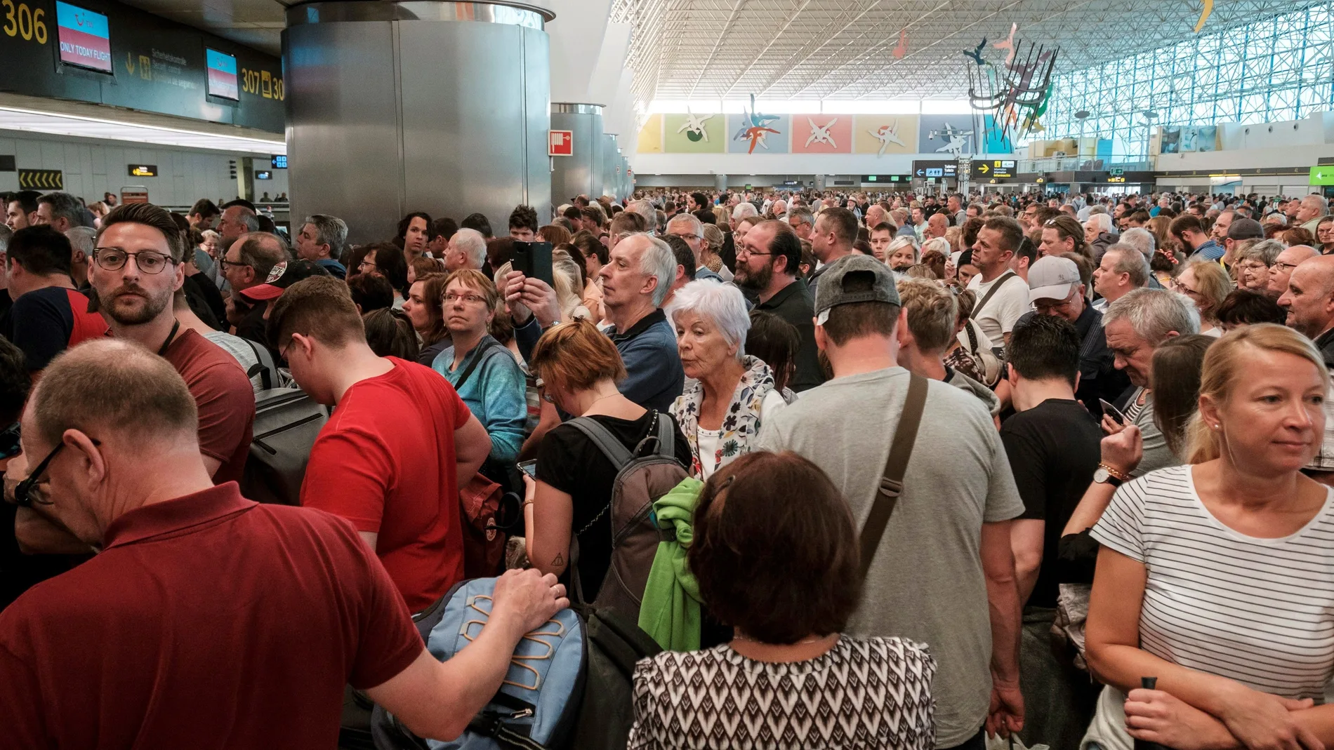 Reapertura del aeropuerto de Gran Canaria