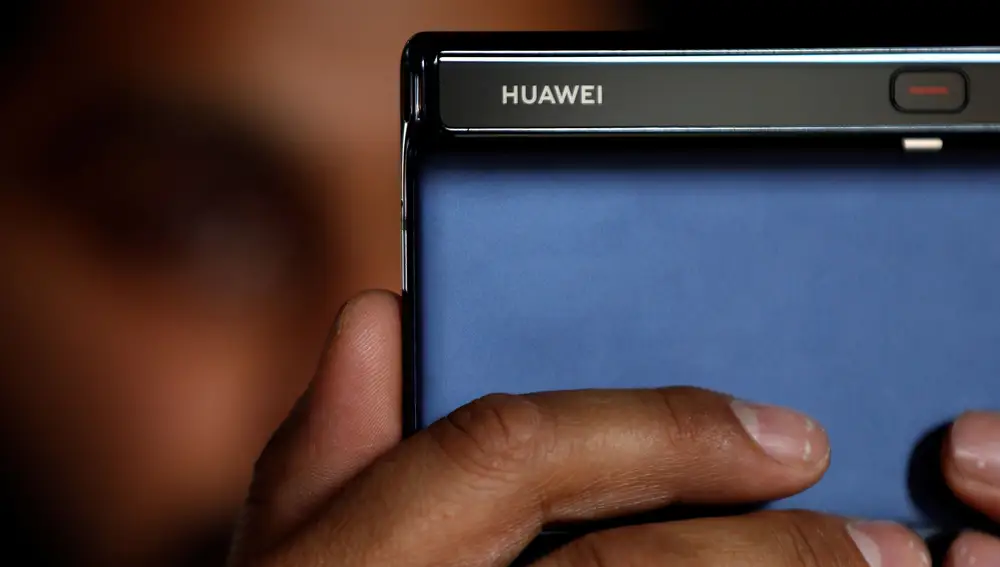 El Huawei Mate X presenta un sistema de tres cámaras, al que se suma un sensor de profundidad