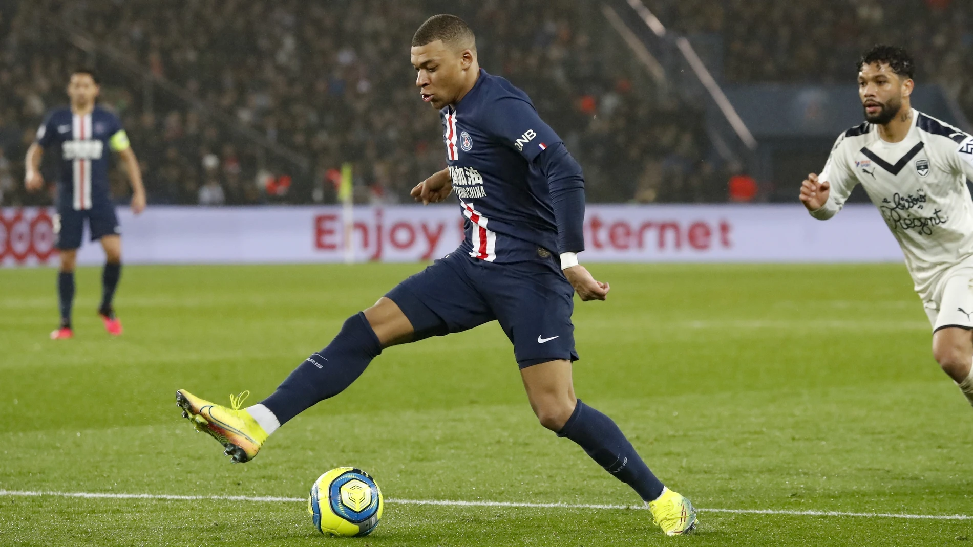 PSG defeats Bordeaux 4-3