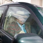 Edmundo Arrocet sale de la casa de María Teresa Campos con sus pertenencias, en Madrid, a 25 de Febrero de 2020