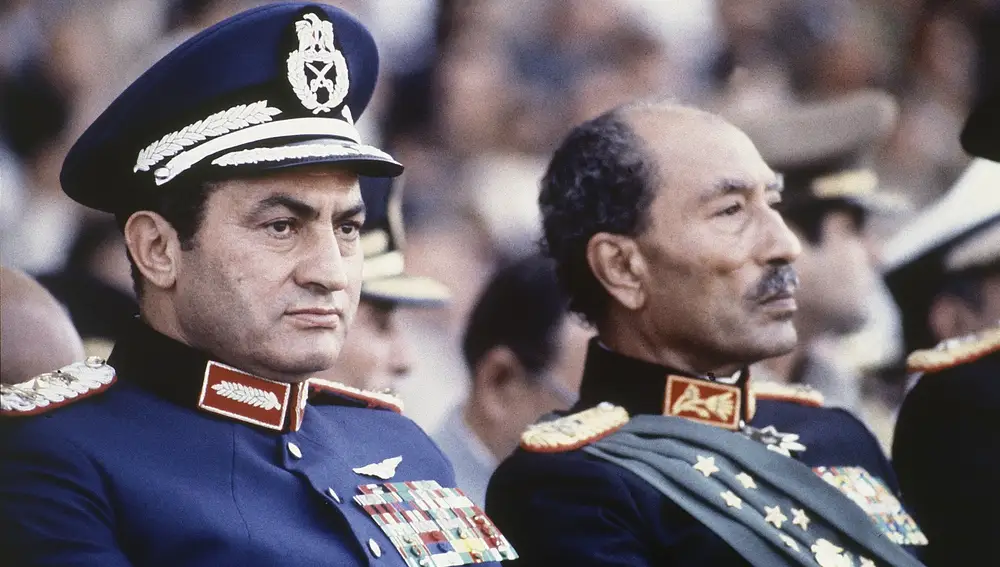 Imagen de 1981 del entonces presidente egipcio Anwar Sadat y el en aquel momento Vice Presidente Hosni Mubarak