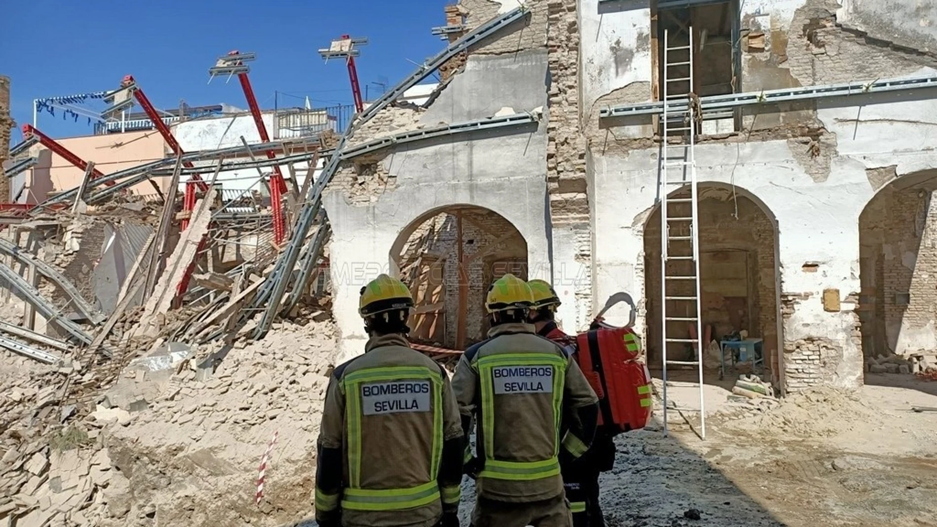 Sevilla.- Sucesos.- Lesionados dos obreros por un derrumbe en una construcción del centro sometida a obras de demolición
