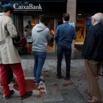 Colas ante las entidades financieras en Barcelona el 20 de octubre de 2017 para retirar fondos ante la incertidumbre generada tras el referéndum del 1 de octubre
