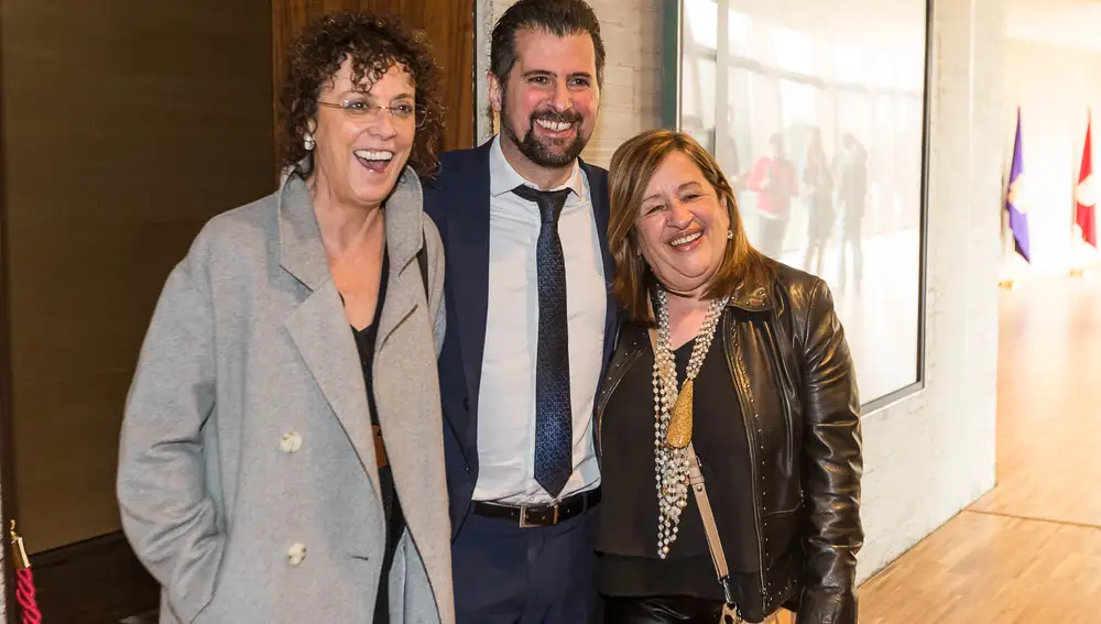 El líder socialista Luis Tudanca al salir del Hemiciclo
