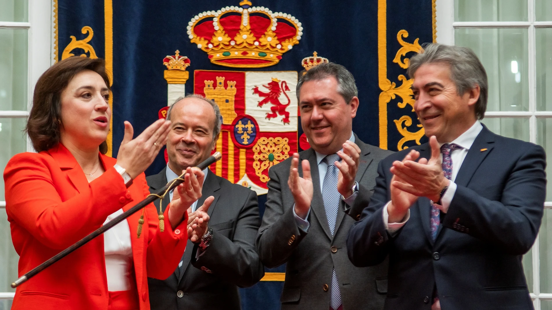 A la toma de posesión de Sandra García acudieron este lunes numerosos socialistas como el ministro de Justicia, Juan Carlos Campo, el alcalde de Sevilla, Juan Espadas, o su antecesor, Lucrecio Fernández