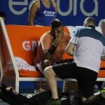 Nick Kyrgios de Australia se lesiona durante el partido contra Ugo Humbert de Francia, en el Abierto Mexicano de Tenis celebrado en Acapulco, en el estado de Guerrero (México). EFE/David Guzmán