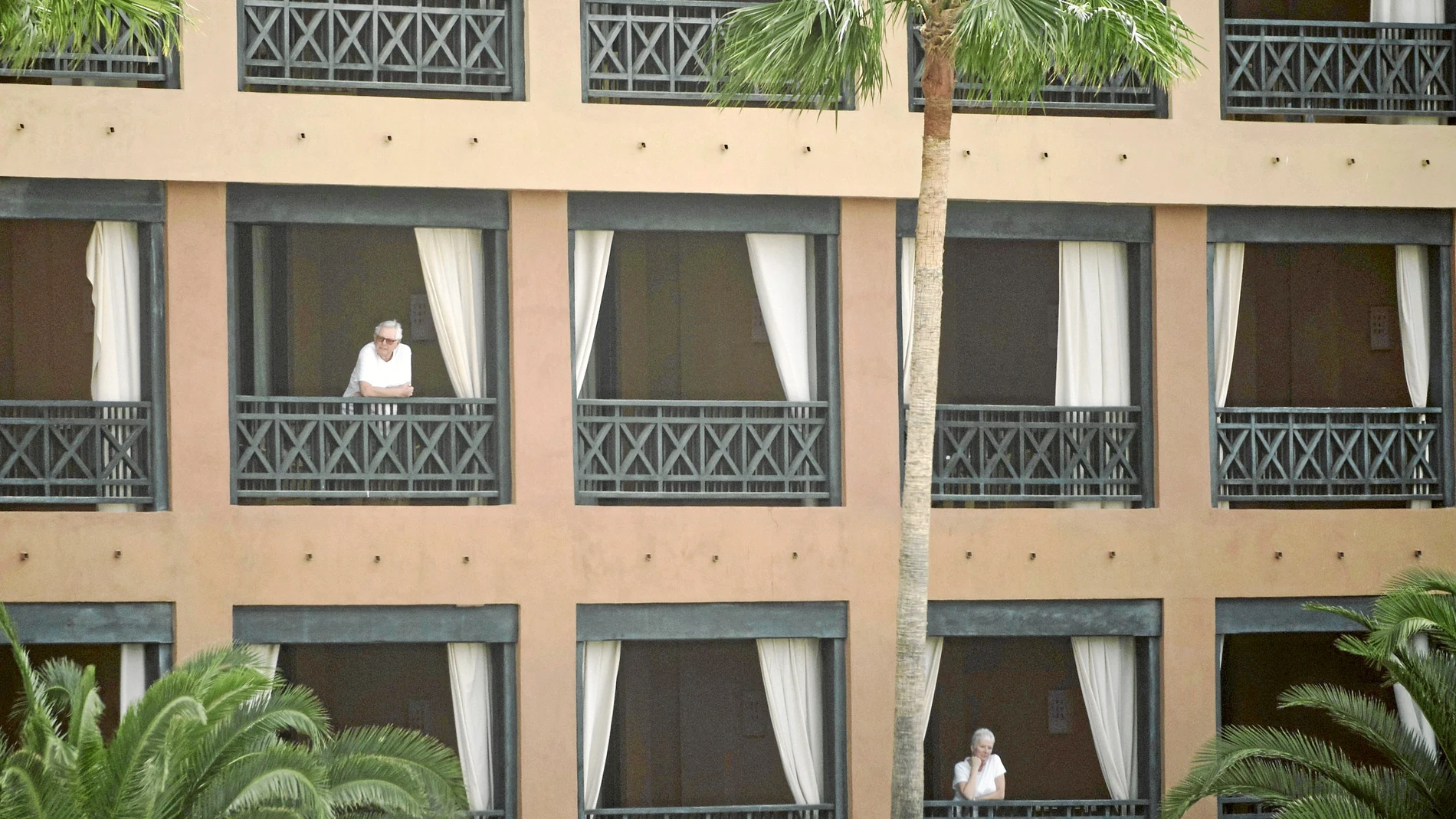 El Hotel H10 Costa Adeje Palace permanece aislado desde el lunes por la noche
