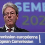 El comisario europeo de Asuntos Económicos, el italiano Paolo Gentiloni, ayer, en rueda de prensa en Bruselas