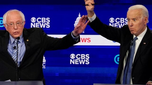 Bernie Sanders y Joe Biden en un momento del debate