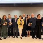 El consejero de Agricultura, Ganadería y Desarrollo Rural, Jesús Julio Carnero, junto con los representantes de las empresas premiadas