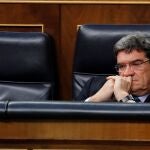 El ministro de Seguridad Social, Inclusión y Migraciones, José Luis Escrivá, durante el pleno celebrado ayer en el Congreso