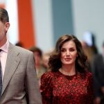 GRAF7765. MADRID, 27/02/2020.- Los reyes Felipe y Letizia durante la inauguración oficial de ARCO 2020 este jueves en Ifema, en Madrid. EFE/Mariscal